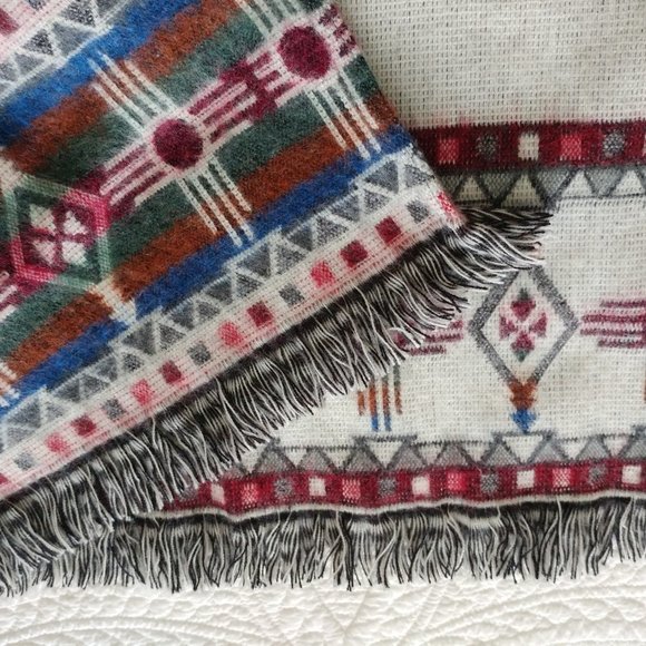 HANDMADE ALPACA WOOL REVERSIBLE HOWLING WOLF  HOODED PONCHO - Picture 6 of 6